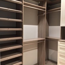 Two tone built in with shoe shelving